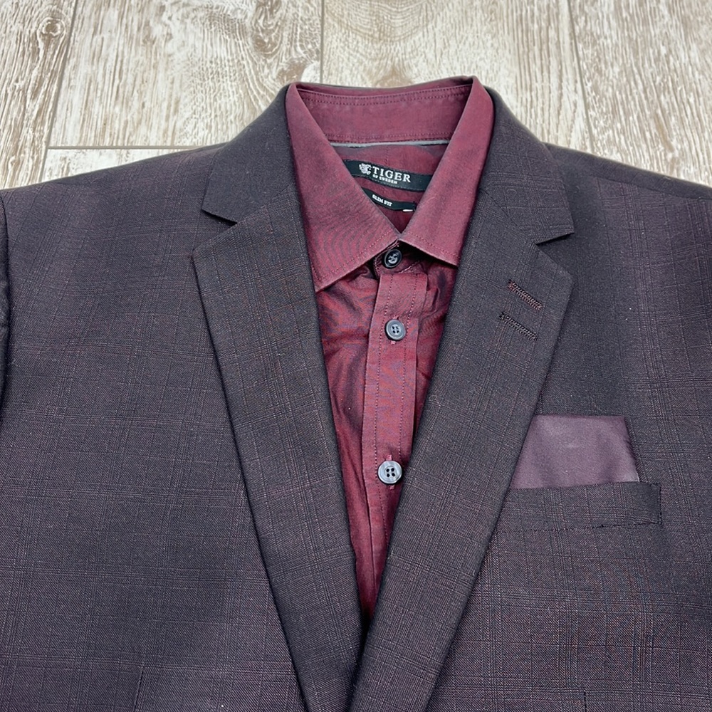 Classic Men's Suit - Picture 8 of 9